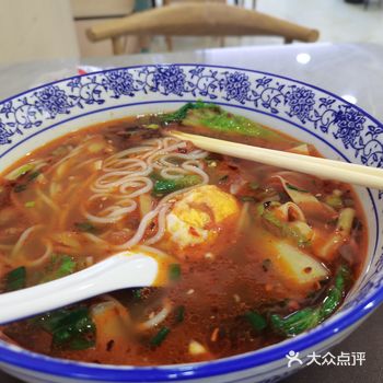 「比一比云南风味带皮小黄牛米线(吾悦店)」