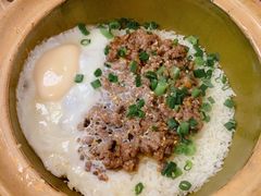 窝蛋牛肉饼煲仔饭-红星光发煲仔饭(文海店)