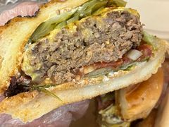 美式经典牛肉汉堡-shark burger·鲨鱼汉堡(交子大道店)