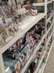-嗨本可潮玩仓(大兴大悦春风里店)