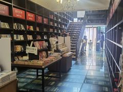 -钟书阁(松江泰晤士小镇店)