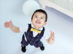 -现代经典婚纱摄影