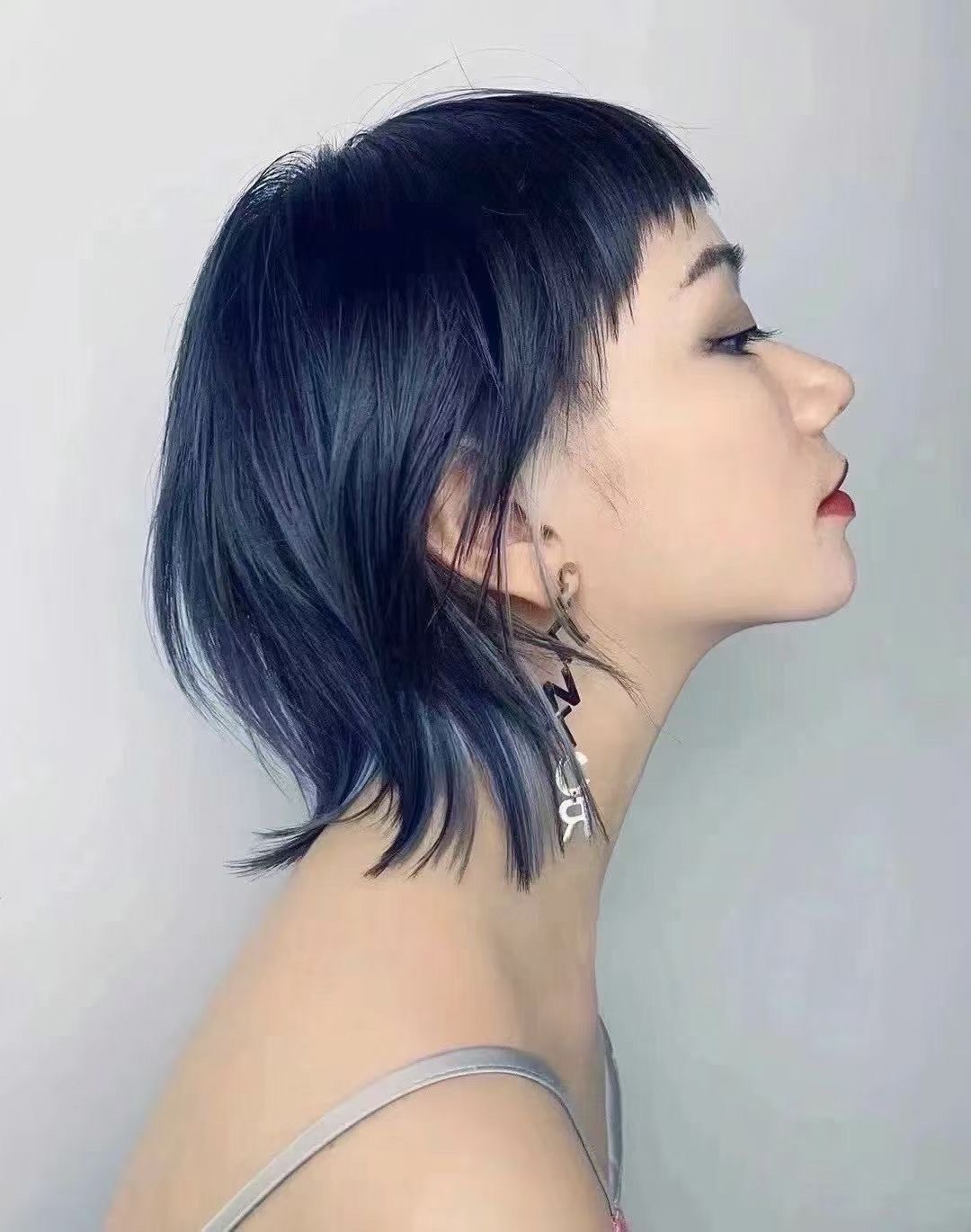 鳗鱼头偏酷感可以搭配生活棕色或慵懒卷也会有高级感 

67想要