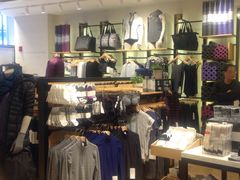 -lululemon(上海浦东IFC店)