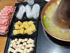 -果松木炭酸菜铜火锅·外婆参鸡汤