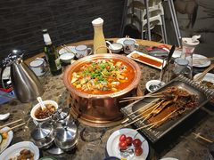 -沪小二炭火蛙锅(淮海中路美食不夜城店)