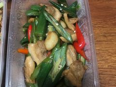 秋葵小炒肉-禄興記香港大排档(歌斐中心店)