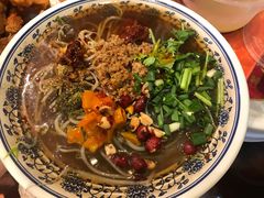 -爆炸头阿姨小四川正宗川味小吃(无任何分店)