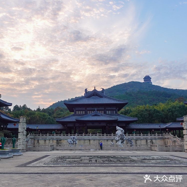 素有“湖州之巅”的美誉。 站于仁皇阁的脚下