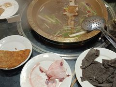 -周老三跷脚牛肉·全牛火锅(非遗传承店)