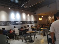 用餐区-HELLO 27 意面·沙拉·帕尼尼