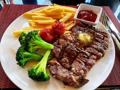 碳烤肉眼牛排及秘制牛排汁-WOLFGANG PUCK KITCHEN & BAR(迪士尼小镇店)