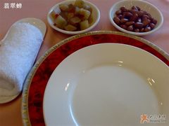 餐具和赠送的小菜-上海老饭店(北京分店)