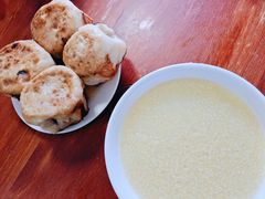 小米粥-宝瑞门钉肉饼店