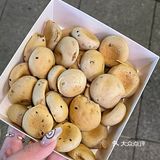 中间夹着一层芋泥馅儿 真的超爱芋泥的各种东西！