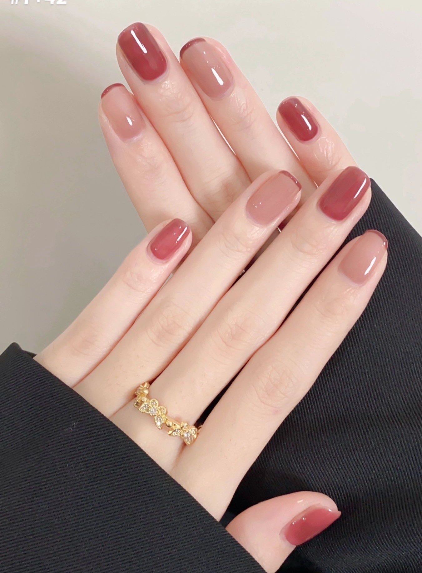 秋季温柔甜美气质简约跳色美甲