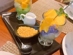 -Chom Cafe and Restaurant