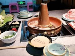 -洞庭洲·防空洞火锅·铜锅涮肉·烧烤(新百广场店)