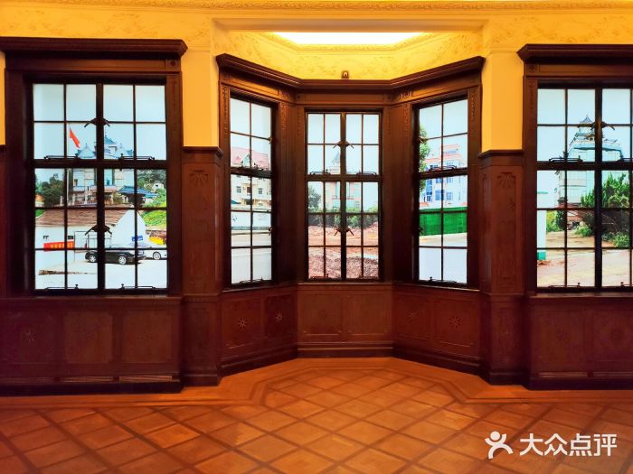 Nathalie Djurberg与Hans Berg“牛皮纸包裹的月亮”-Prada荣宅当季展览图片