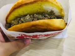 牛肉肉夹馍-一城一面兰州纯汤牛肉面