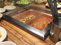 -老牌坊云南鱼豆花火锅(爱建店)
