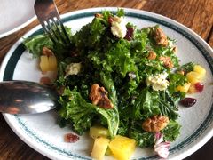 羽衣甘蓝蔓越莓洋葱芝士沙拉-SMOKI & CO(五大道店)