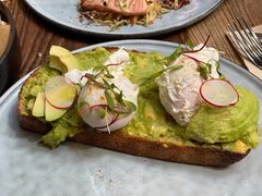 牛油果温泉蛋吐司-O'mills Sourdough Bakery&Bistro(永嘉路店)