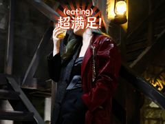 -裁缝做裤边修改衣服