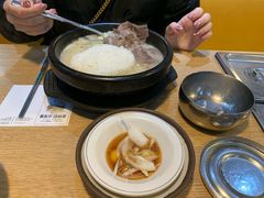 牛肉汤泡饭-神仙雪浓汤(弘大店)