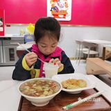 西安人的早点，升级版。胡辣汤配个麻辣牛肉饼加一杯豆浆