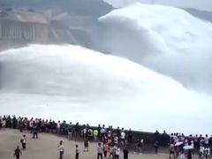 -黄河小浪底水利枢纽风景区