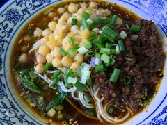 -渝之汇牛肉豌杂面