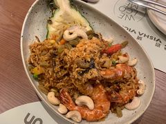 原只菠萝海鲜咸蛋黄炒饭-一沙一城·岩烤牛扒(深圳首店)