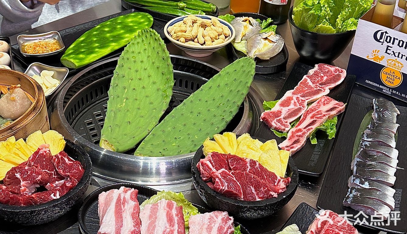 现在的烤肉店真的在玩一种很新的东西…