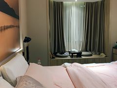 -杭州西湖湖滨银泰亚朵酒店