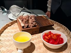 番茄牛尾锅底-左庭右院鲜牛肉火锅黑金店(陆家嘴中心店)