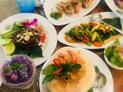 -Chom Cafe and Restaurant