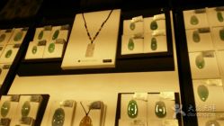 -北京七彩云南翡翠珠宝旗舰店(月坛店)