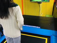 -爱蹦iBOON蹦床运动馆(江汉店)