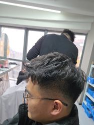 -宫铭烫发染发接发店