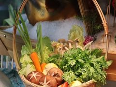 -茅草房·河畔园林火锅