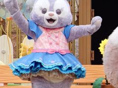 -小镇影院迪士尼小熊Duffy与他的朋友合影地