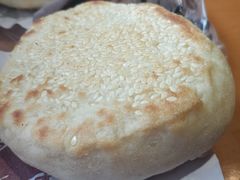 芝麻烧饼-穆得·老周家牛肉烧饼(普利街店)