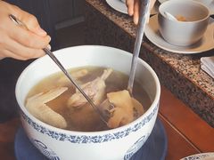 青城杏果一品鸡汤-君悦酒店·1881·北京烤鸭