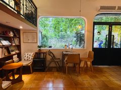 -彳亍咖啡·这里(水湾路店)