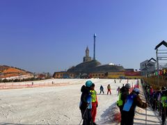 -采薇庄园四季滑雪场