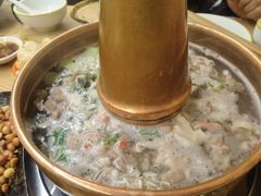 -洞庭洲·防空洞火锅·烧烤·铜锅涮肉(新百广场店)
