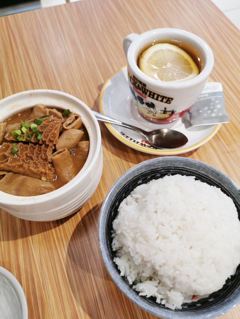 一份牛杂 一碗米饭 会吃的很饱