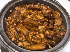 鱼香茄子煲-香港新发烧腊茶餐厅(水围店)