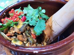 烧椒擂茄子-老滇山寨•云南特色菜•地方菜•民族风情歌舞表演(金碧店)